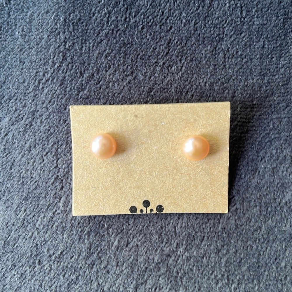 NWT Sri Lankan Pink Pearl Stud Earrings